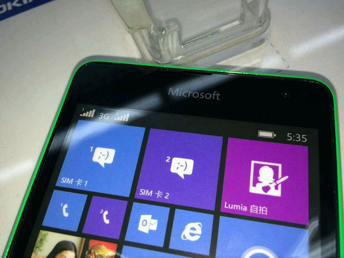 Ponsel_Pertama_Merek_Microsoft